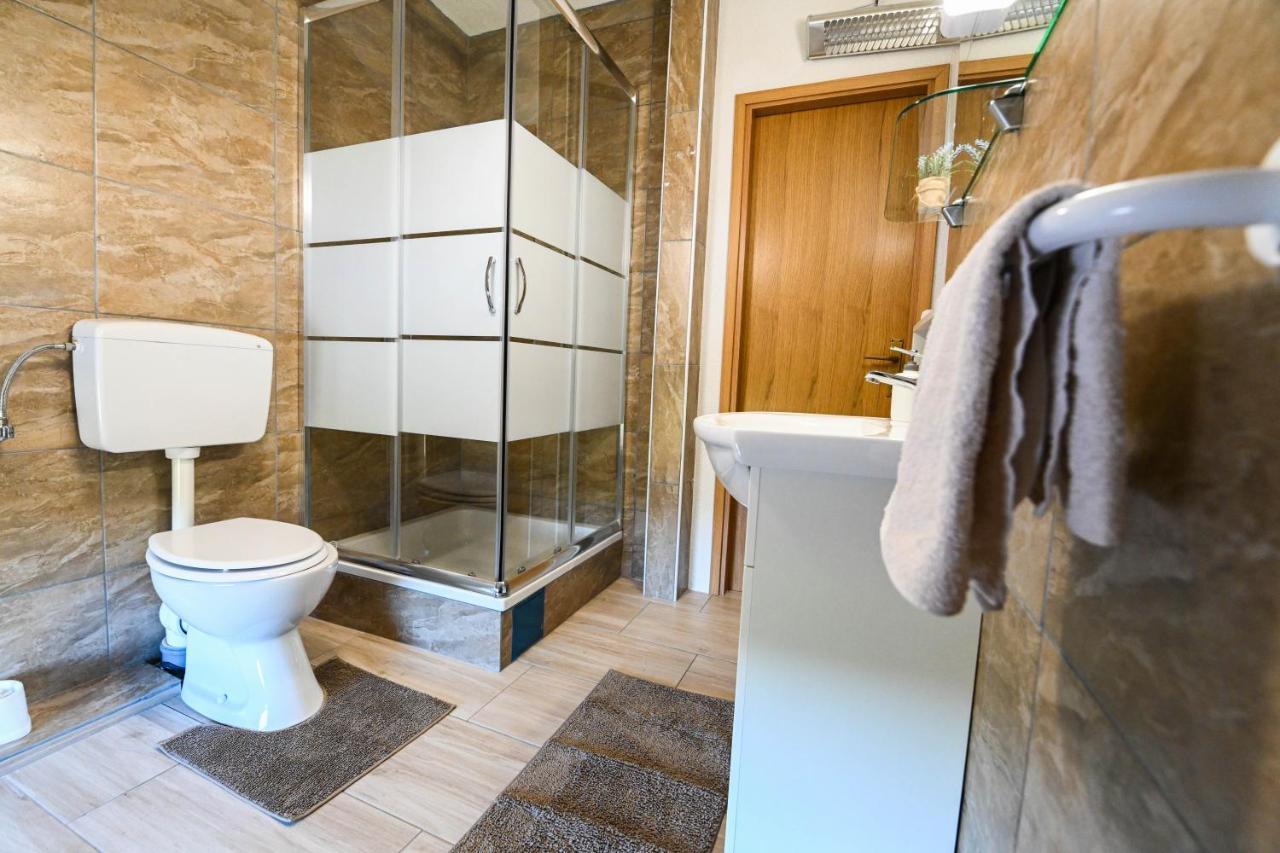 Holiday Home Donji Lepuri Lisicici Ngoại thất bức ảnh