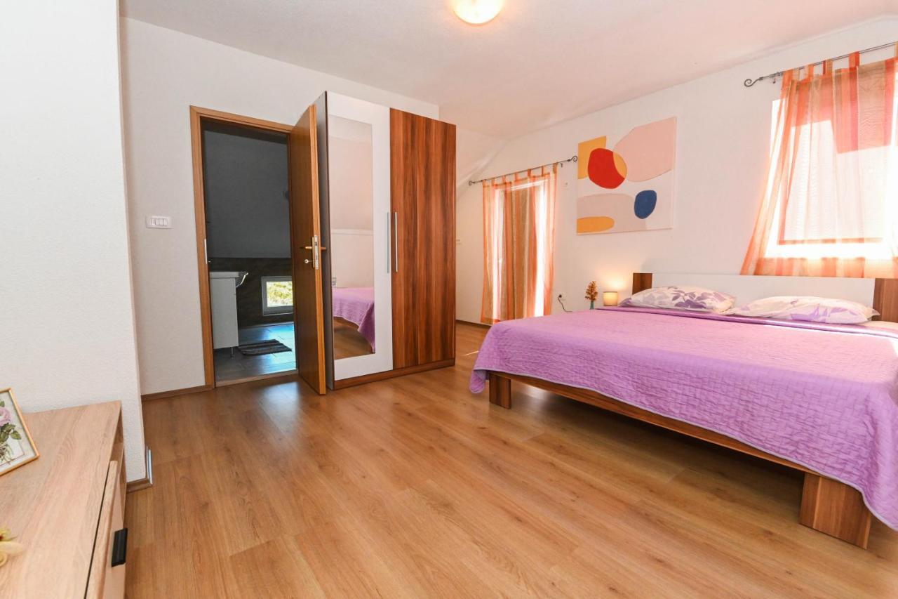 Holiday Home Donji Lepuri Lisicici Ngoại thất bức ảnh