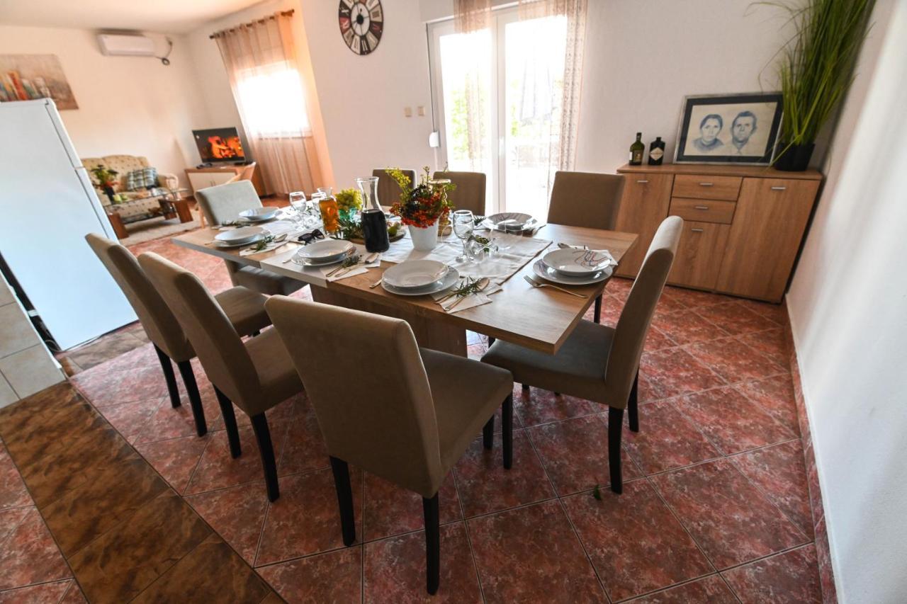 Holiday Home Donji Lepuri Lisicici Ngoại thất bức ảnh