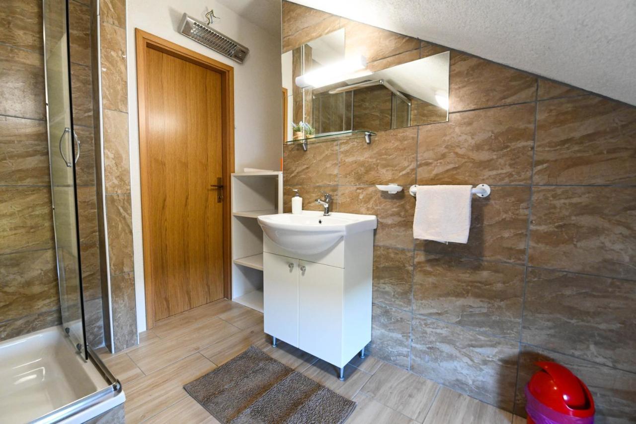 Holiday Home Donji Lepuri Lisicici Ngoại thất bức ảnh