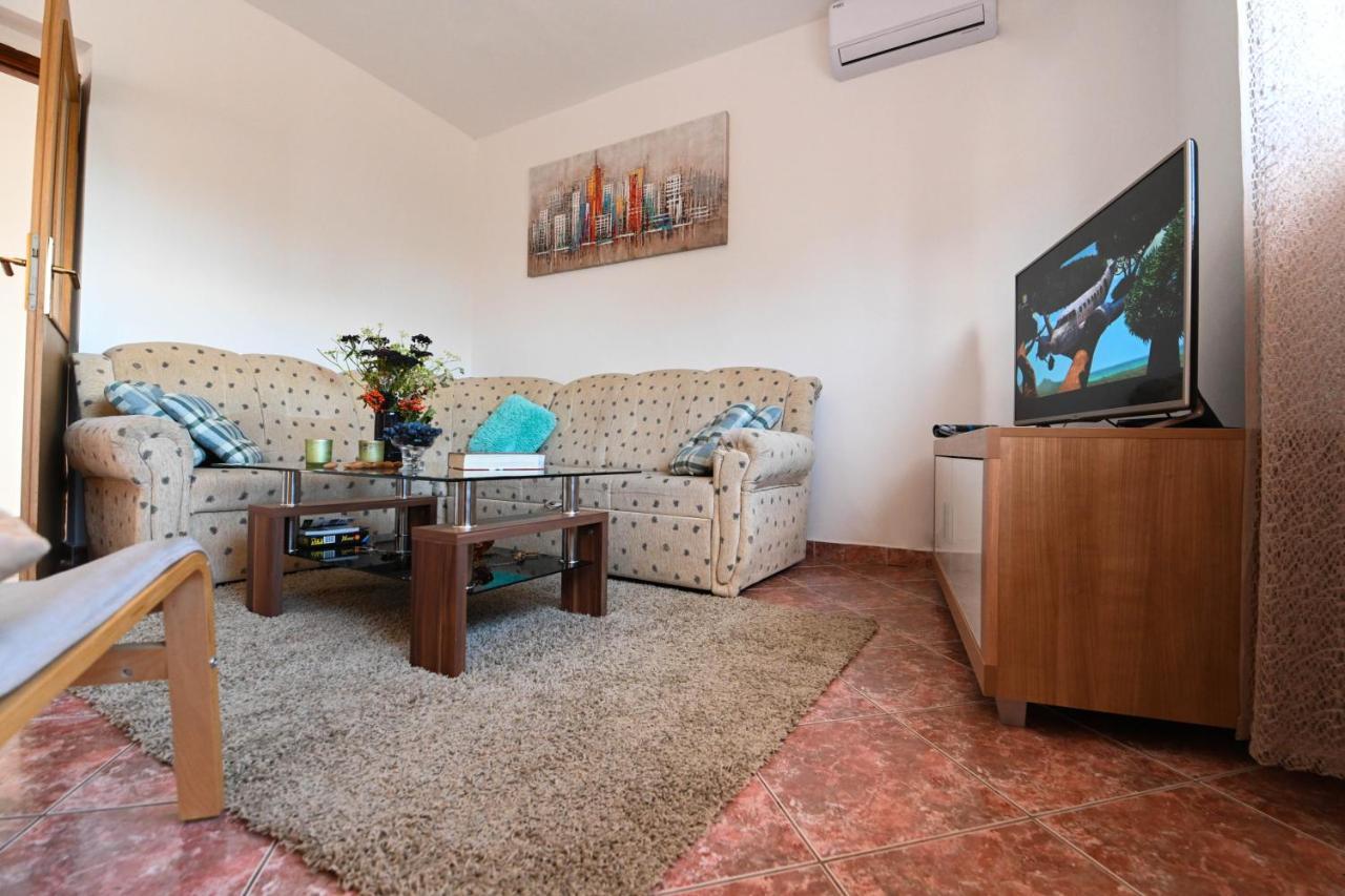 Holiday Home Donji Lepuri Lisicici Ngoại thất bức ảnh